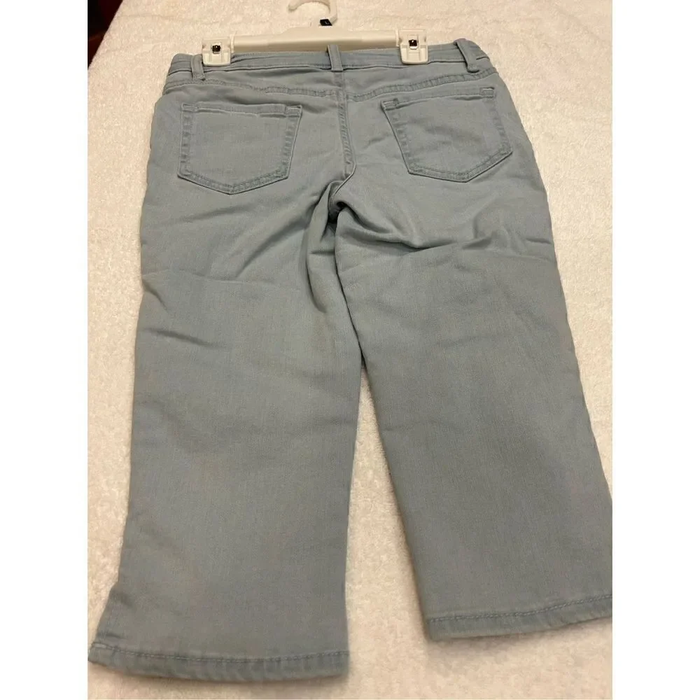 NWT Cat & Jack large light blue cropped Capri 5 pocket jeans